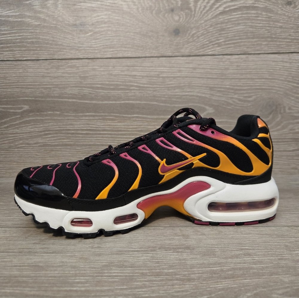 Nike Air Max Plus TN Size 6Y (GS) Fits 7.5W Black Active Pink White DX9264-001 - Picture 2 of 6